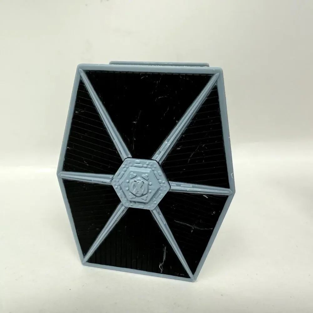 Star Wars Lot 4 Fighter Millennium Falcon Kylo Ren’s Nostalgia Action Figures
